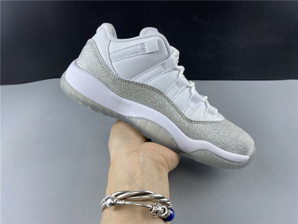 Air Jordan 11 low WMNS Metallic Silver AR0715-100